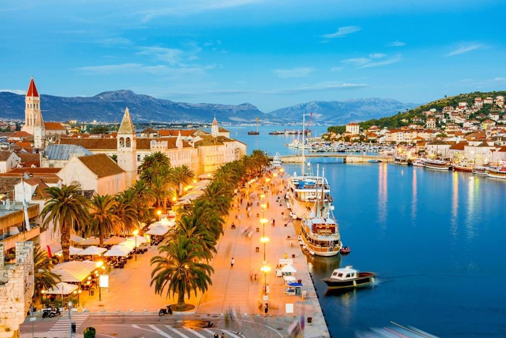 Guesthouse Ana Trogir Old Town Екстер'єр фото