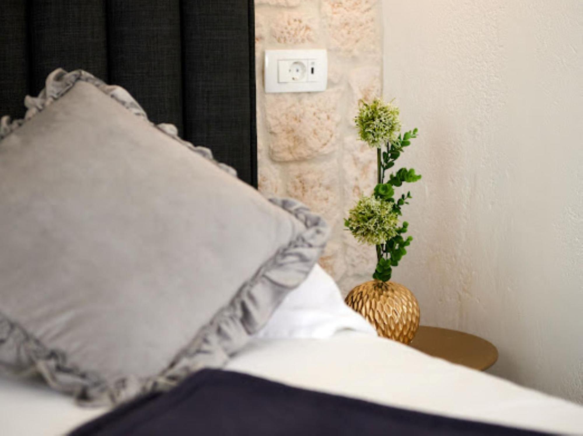 Guesthouse Ana Trogir Old Town Екстер'єр фото