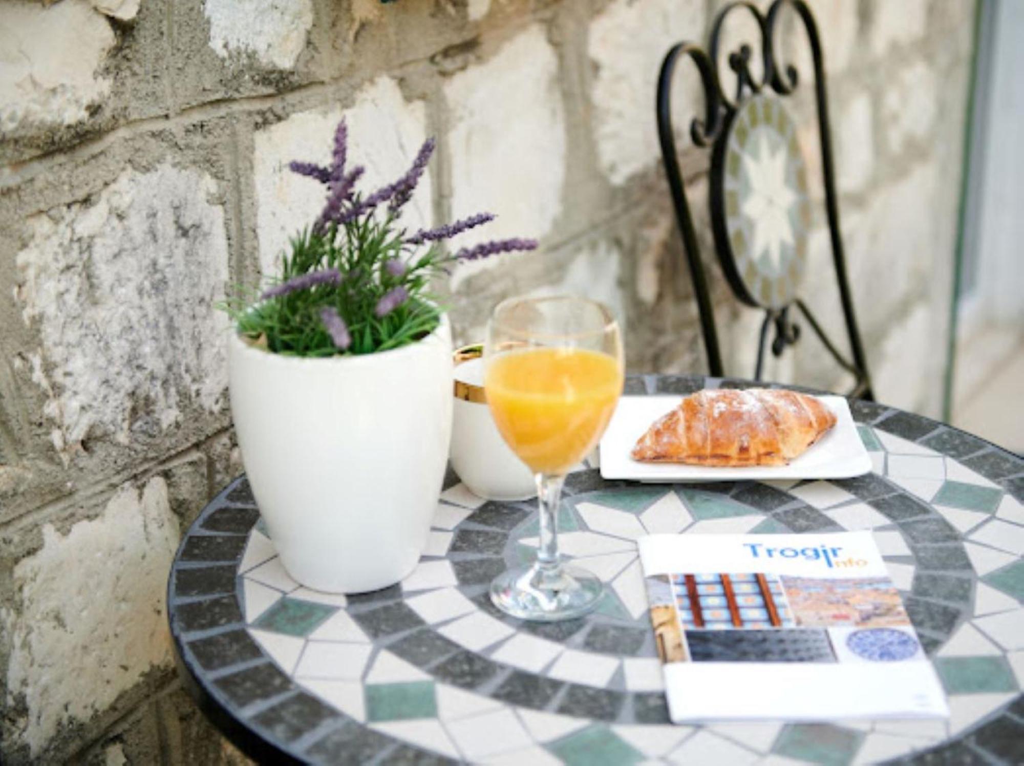 Guesthouse Ana Trogir Old Town Екстер'єр фото